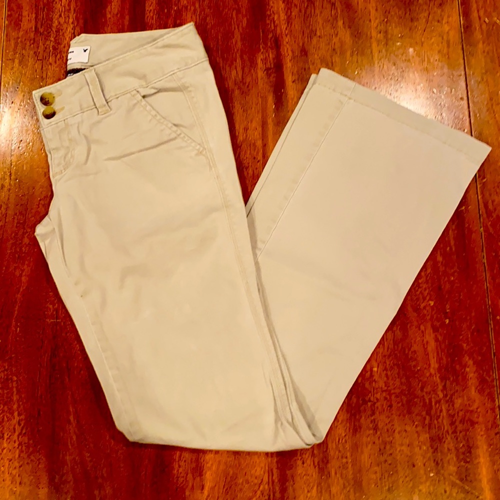 Women’s low rise khakis